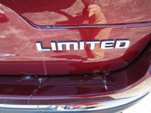 Used 2024 Jeep Grand Cherokee Limited AWD/4WD image 11