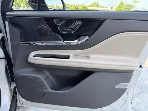 Used 2024 Lincoln Corsair FWD image 17