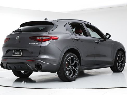 Used 2022 Alfa Romeo Stelvio Veloce AWD/4WD image 5