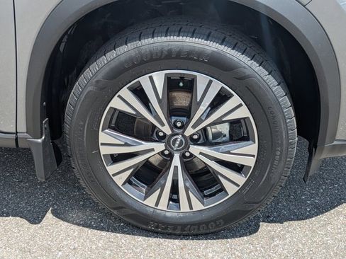 Certified 2023 Nissan Rogue SV FWD image 11