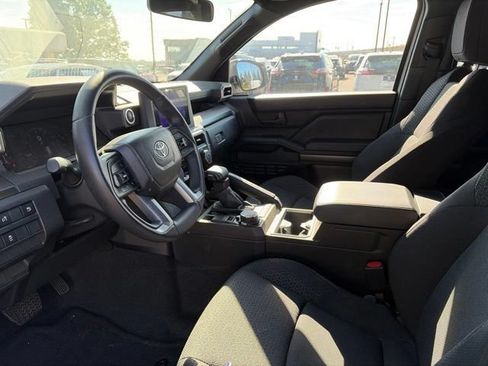 Used 2025 Toyota 4Runner SR5 AWD/4WD image 15