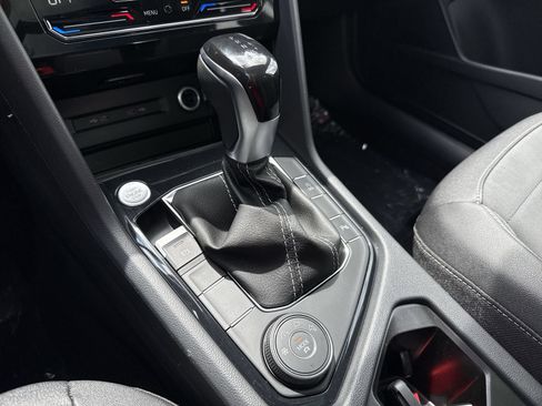 New 2026 Volkswagen Taos SE AWD/4WD image 21