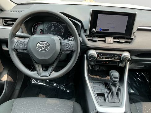 Used 2025 Toyota RAV4 XLE AWD/4WD image 11