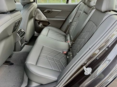 New 2026 BMW i5 eDrive40 w/ Premium Package RWD image 26