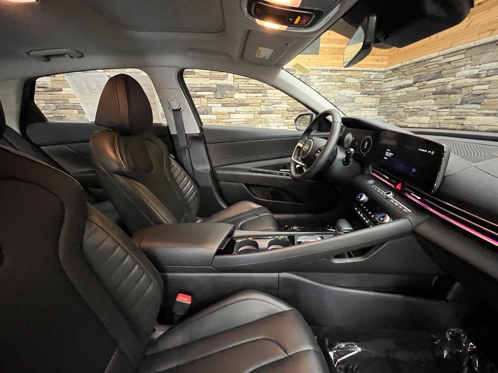 Certified 2024 Hyundai Elantra Limited FWD image 19