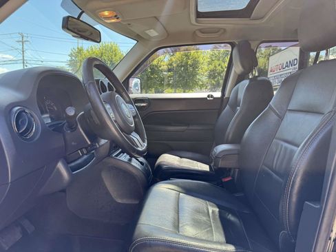 Used 2017 Jeep Patriot Latitude AWD/4WD image 12