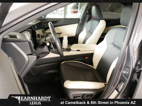 Used 2024 Lexus NX 250 FWD image 2