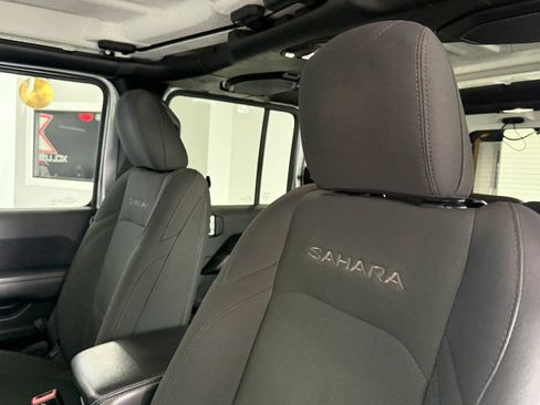 Used 2018 Jeep Wrangler Unlimited Sahara w/ Cold Weather Group AWD/4WD image 10