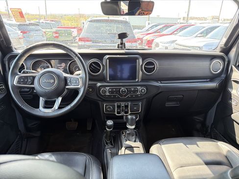 Used 2020 Jeep Gladiator Overland AWD/4WD image 11