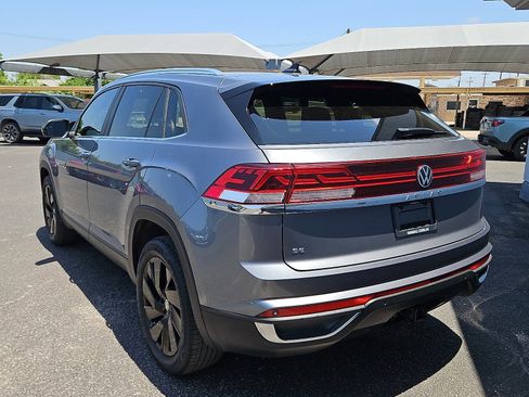 Used 2024 Volkswagen Atlas Cross Sport SE FWD image 3