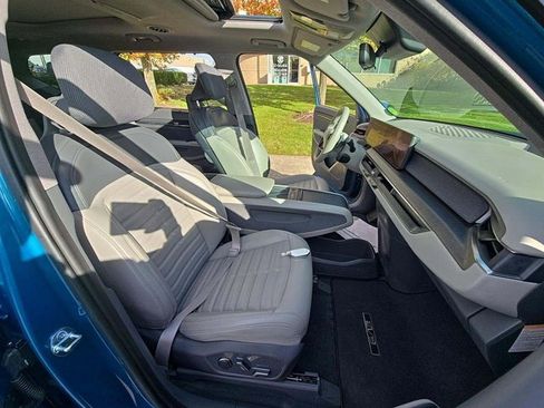 Used 2024 Kia EV9 Land image 9