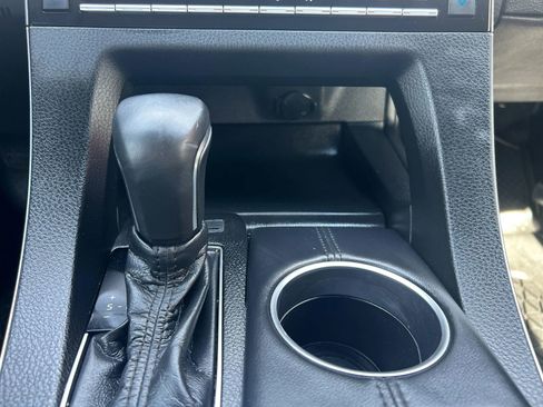 Used 2021 Toyota Avalon XLE image 25