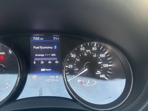 Used 2018 Nissan Rogue S image 39