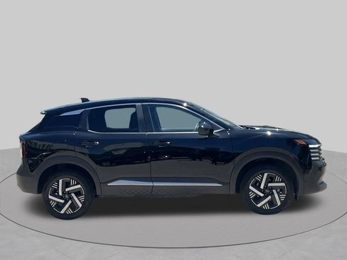 Used 2025 Nissan Kicks SV FWD image 7