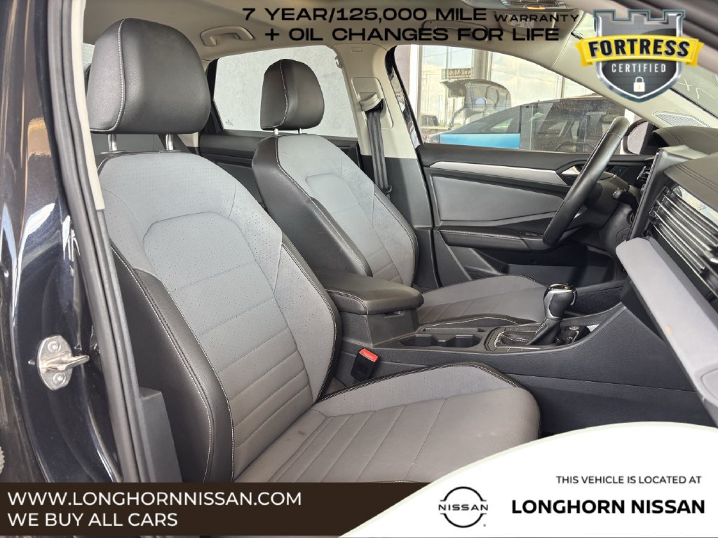 Used 2025 Volkswagen Jetta SE FWD image 25