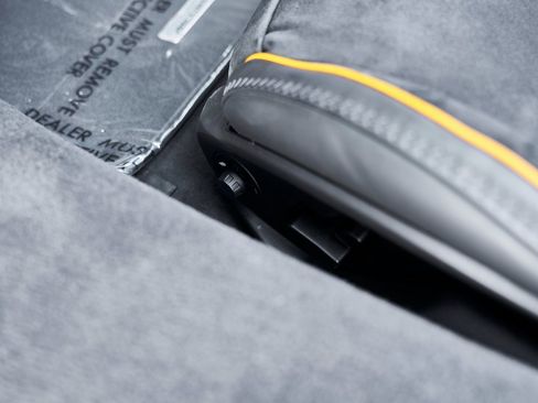 Used 2025 McLaren Artura Spider image 38