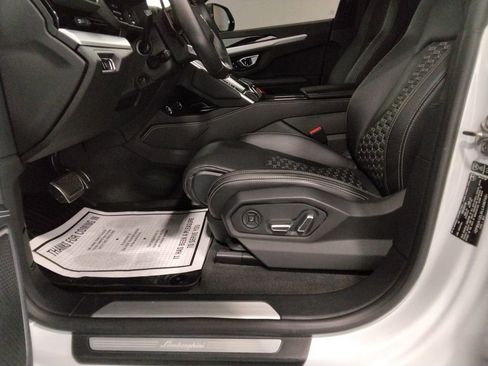 Used 2020 Lamborghini Urus image 32