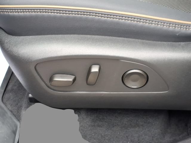 Used 2026 Chevrolet Traverse High Country w/ LPO, Floor Liner Package AWD/4WD image 18