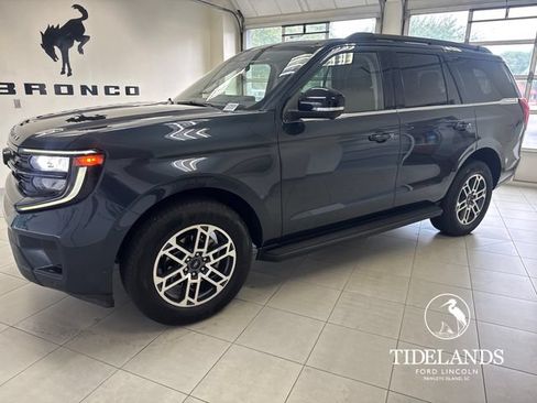 Certified 2025 Ford Expedition Active RWD image 4