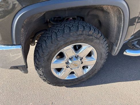 Used 2022 Chevrolet Silverado 2500 LTZ w/ LTZ Premium Package image 9