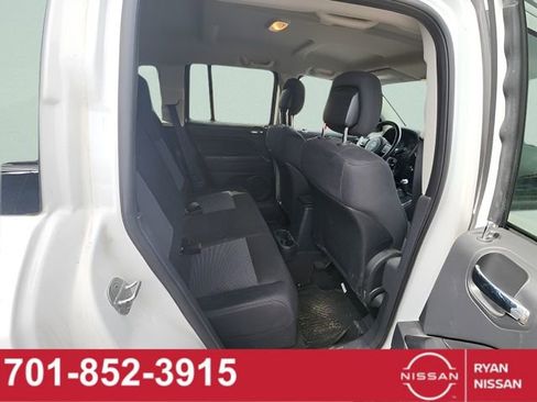 Used 2013 Jeep Compass Latitude AWD/4WD image 10