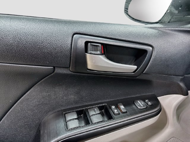 Used 2013 Toyota Camry LE FWD image 16