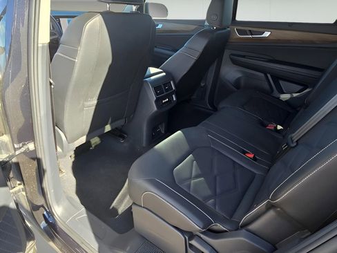 Used 2025 Volkswagen Atlas SE image 15