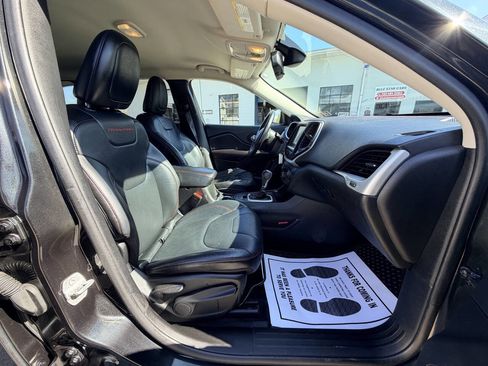 Used 2014 Jeep Cherokee Trailhawk w/ Leather Interior Group image 18