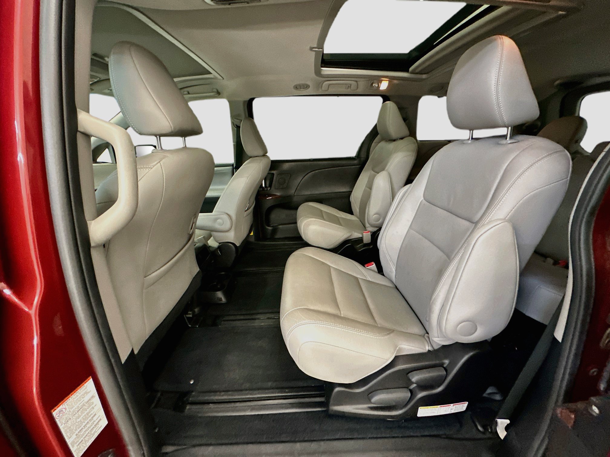 Used 2015 Toyota Sienna Limited AWD/4WD image 30