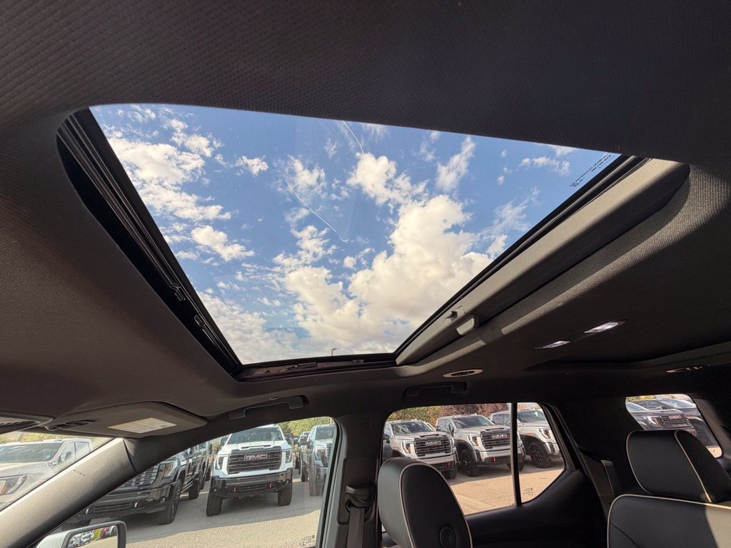 Used 2022 Chevrolet Traverse Premier FWD image 15