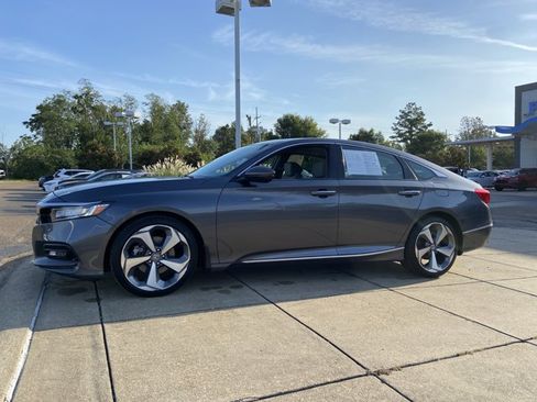 Used 2020 Honda Accord Touring image 6