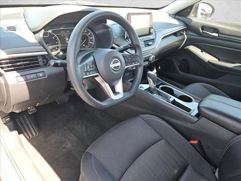 Used 2024 Nissan Altima 2.5 SV FWD image 8