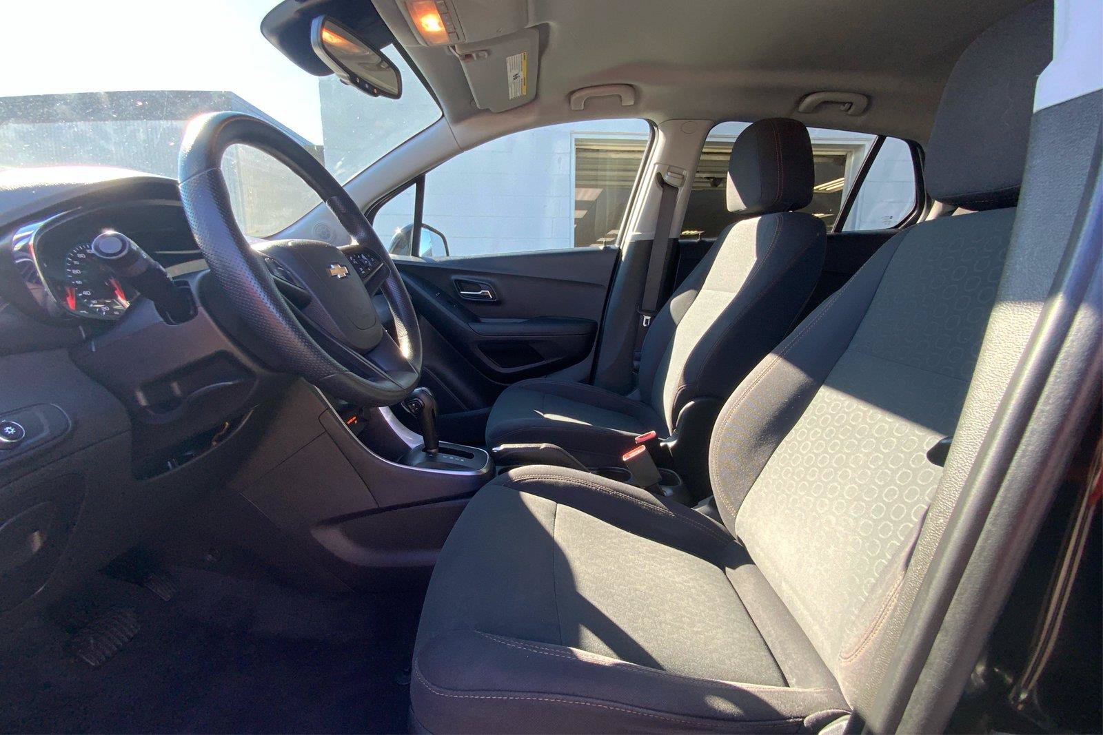 Used 2019 Chevrolet Trax LS w/ Tint and Cruise Package AWD/4WD image 10
