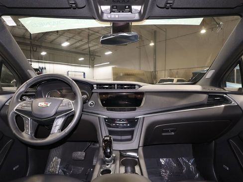 Certified 2025 Cadillac XT5 Premium Luxury image 29