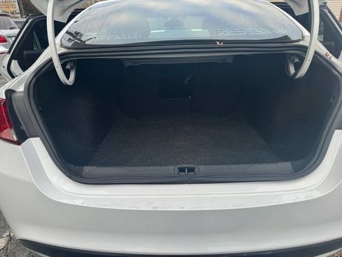 Used 2016 Chrysler 200 Limited image 13