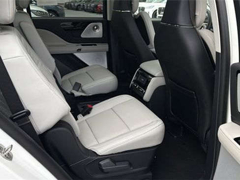 New 2026 Lincoln Aviator Reserve image 12