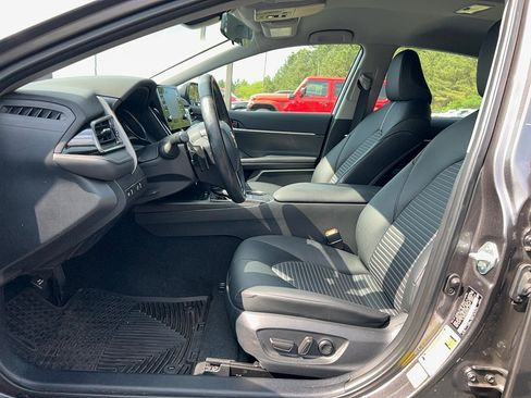 Used 2023 Toyota Camry SE FWD image 10