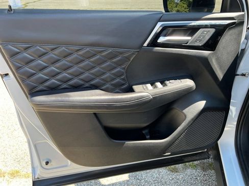 Used 2023 Mitsubishi Outlander SEL AWD/4WD image 12