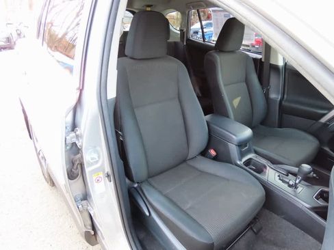 Used 2018 Toyota RAV4 LE image 17