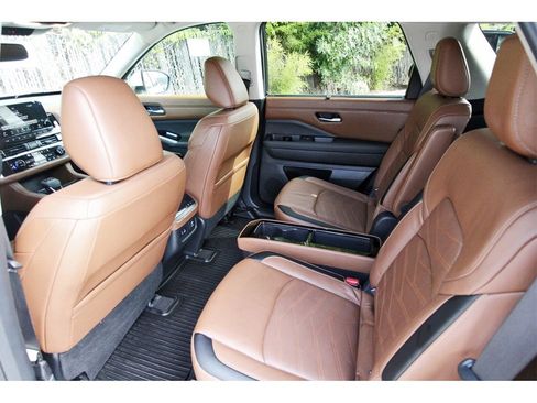 Used 2022 Nissan Pathfinder Platinum w/ Cargo Package image 13