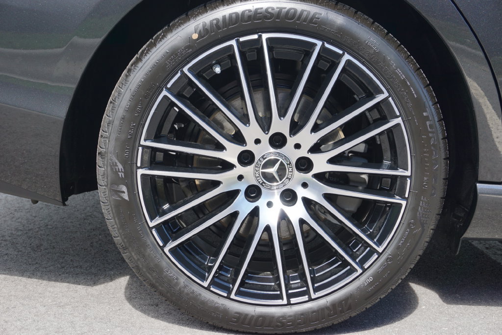 Used 2025 Mercedes-Benz C 300 4MATIC Sedan image 16