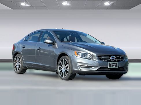 Used 2017 Volvo S60 T5 Inscription Platinum image 6