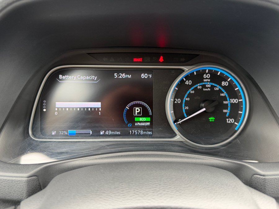 Used 2025 Nissan Leaf S FWD image 11
