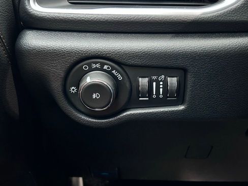 New 2026 Chrysler Pacifica Pinnacle w/ Trailer Tow Group FWD image 20