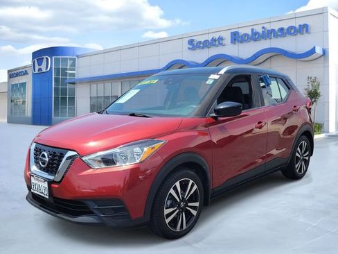 Used 2020 Nissan Kicks SV FWD image 2