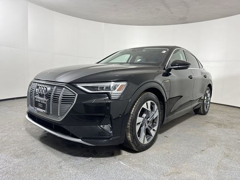 Used 2020 Audi e-tron Premium Plus image 31