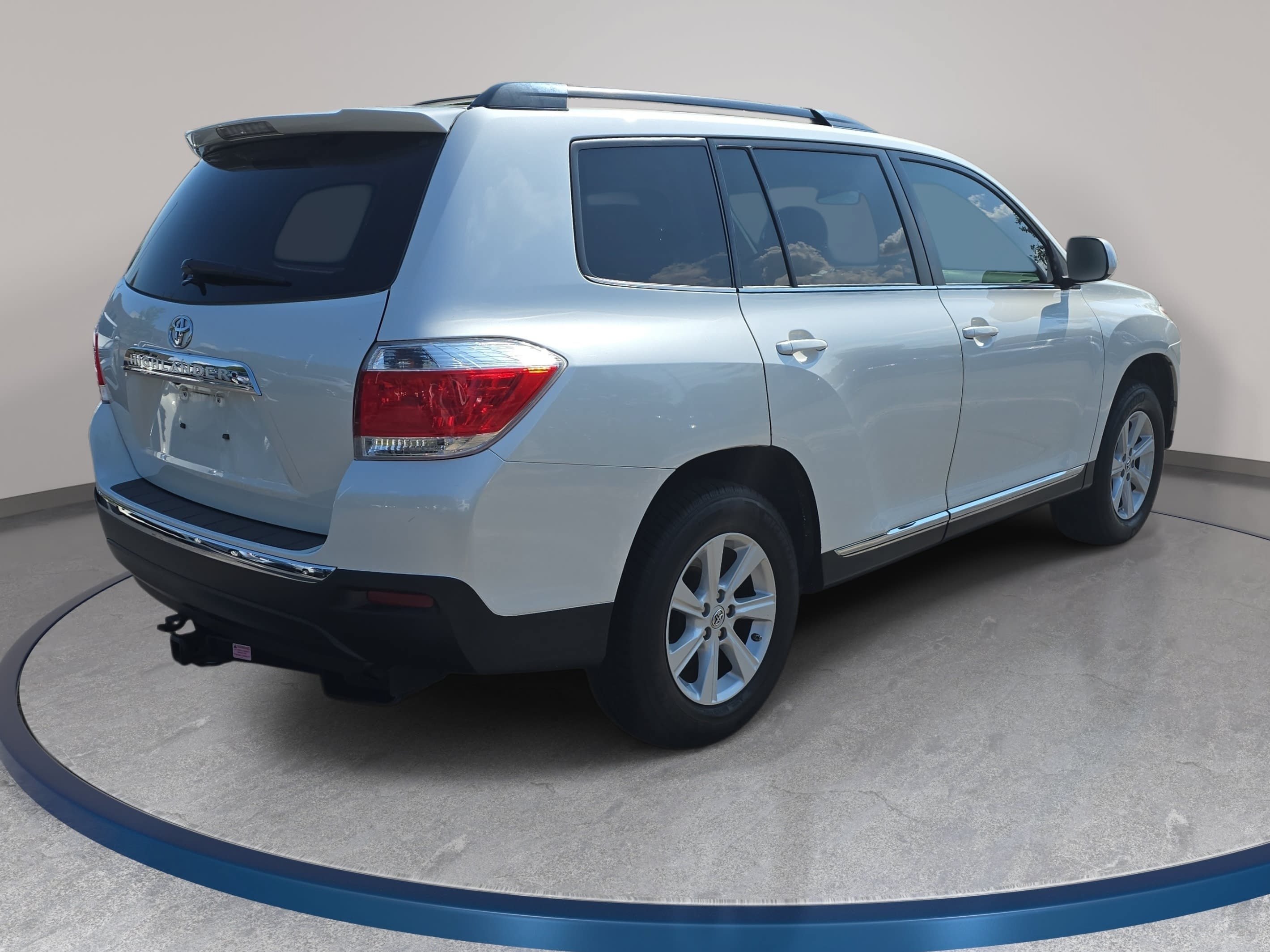Used 2013 Toyota Highlander Plus FWD image 5