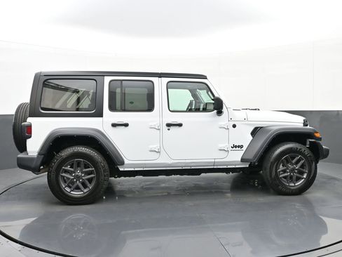Used 2024 Jeep Wrangler Unlimited Sport AWD/4WD image 2