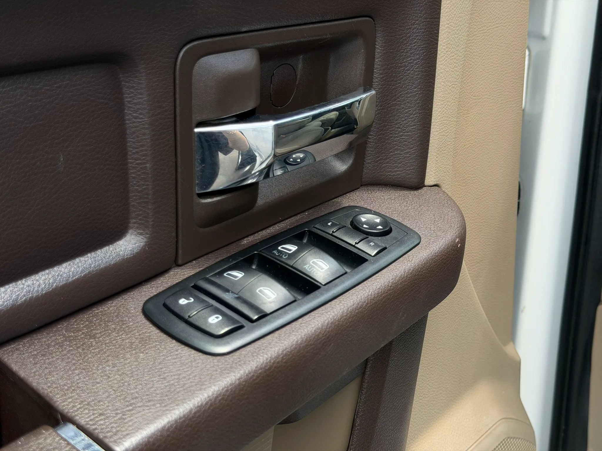 Used 2012 RAM 2500 SLT w/ Luxury Group AWD/4WD image 16