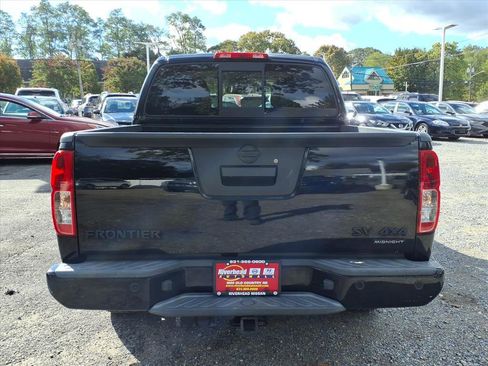 Used 2021 Nissan Frontier SV w/ Midnight Edition Floor Mats image 6